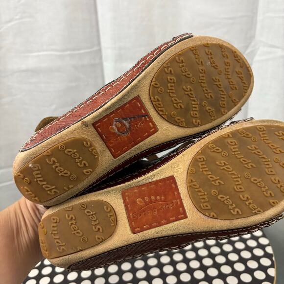 Spring Step Sandals Women 36 / 5.5-6 Red Brown Embossed Leather Union Wedge - Picture 3 of 7